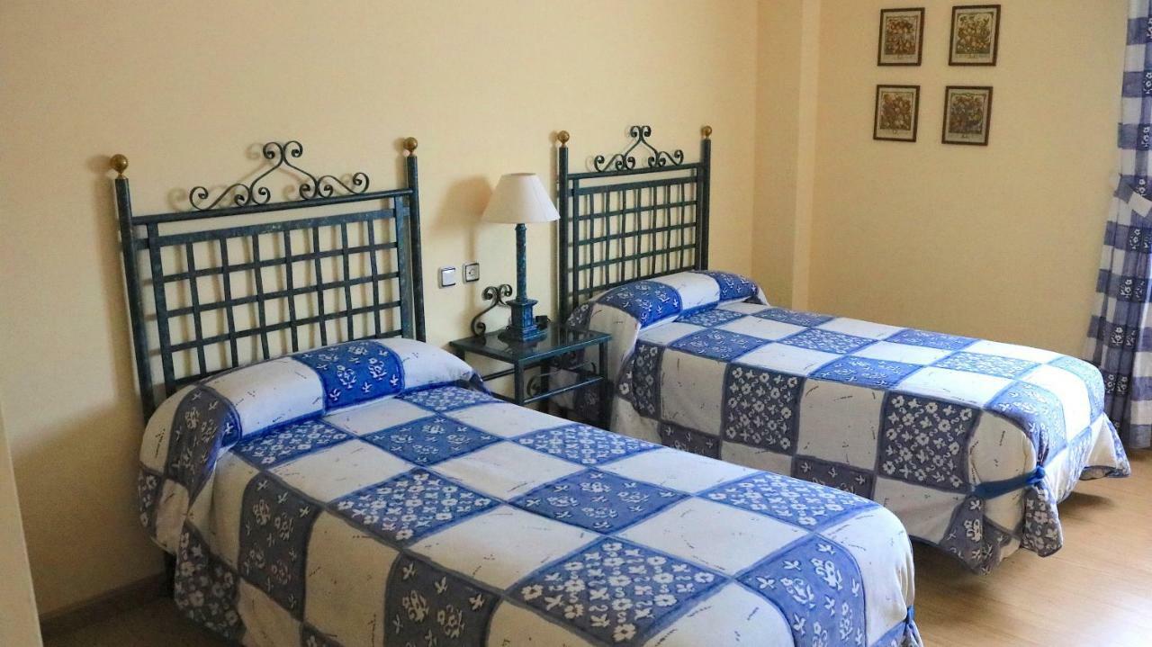 Hotel Miralba Alba De Los Cardanos Екстер'єр фото