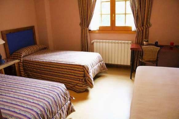 Hotel Miralba Alba De Los Cardanos Екстер'єр фото
