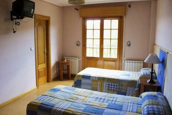 Hotel Miralba Alba De Los Cardanos Екстер'єр фото